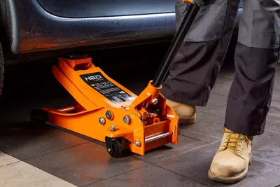 Nízkoprofilový hydraulický zdvihák NEO TOOLS 2,5T