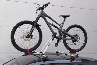 Strešny´ nosič bicyklov RBR-02