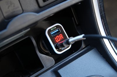 Autonabíjačka mobilného telefónu s 2xUSB + tester napätia akumulátora TEST-04