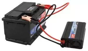 Menič napätia 12/230V 550W + USB