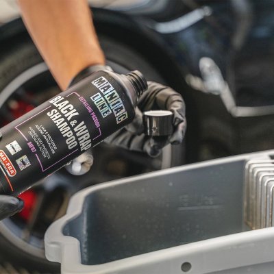 MAFRA MANIAC LINE - šampón na čierny alebo fóliovaný povrch 500 ml