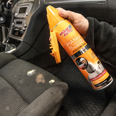 MOJE AUTO Pena na čistenie čalúnenia s neutralizátorom zápachu 520 ml + Kefka