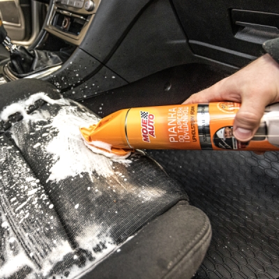 MOJE AUTO Pena na čistenie čalúnenia s neutralizátorom zápachu 520 ml + Kefka