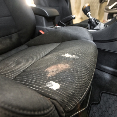 MOJE AUTO Pena na čistenie čalúnenia s neutralizátorom zápachu 520 ml + Kefka