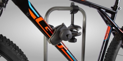 BUZZRACK E-HORNET 3 - nosič 3 bicyklov na ťažné zariadenie