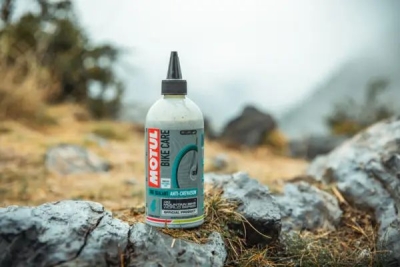 Motul Bike Care - Tubeless Tire Sealant Off Road - 500ml tesniaci prostriedok na MTB bezdušové pneumatiky