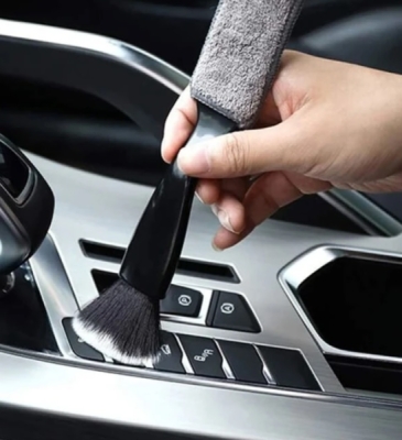 Kefa na čistenie vnútorných častí automobilu