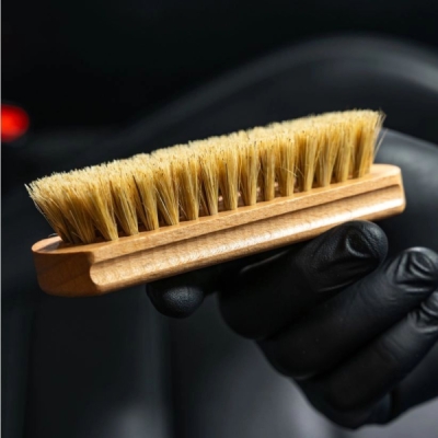 K2 - Mäkká kefa na čistenie koženého čalúnenia AURON BRUSH SOFT