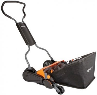 Fiskars vřetenová sekačka s košem StaySharp Max