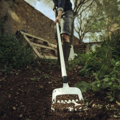 Fiskars holandská motyčka Xact