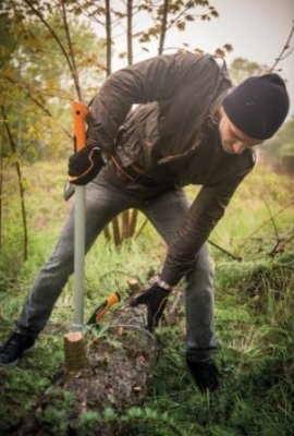 Fiskars lopatka s obracákem WoodXpert M