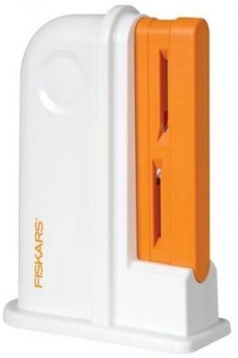 Fiskars univerzální ostřič nůžek