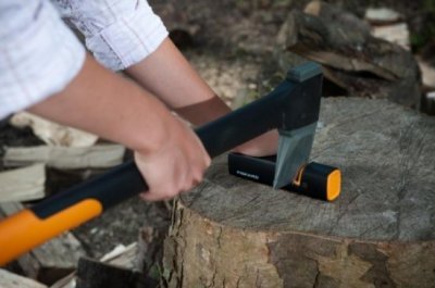 Fiskars ostřič nožů a seker Xsharp