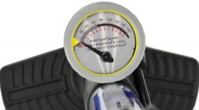 Pumpička na huštění pneumatik, s manometrem GEKO G01280