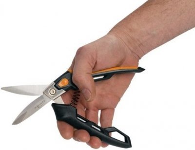 Fiskars univerzální silné nůžky PowerArc