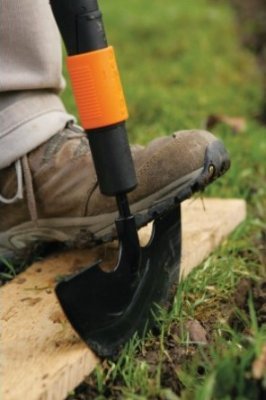 Fiskars nůž na okraje trávníků QuikFit