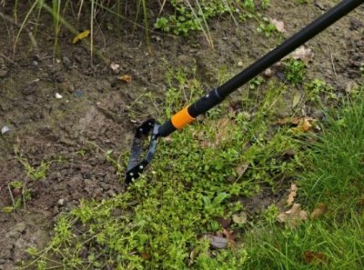 Fiskars škrabka na plevel QuikFit