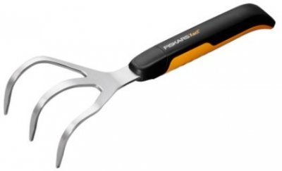 Fiskars kultivátor Xact