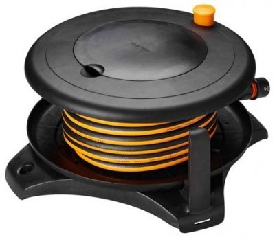 Fiskars buben s hadicí Solid M 13 mm (1/2"), dosah 21,5 m