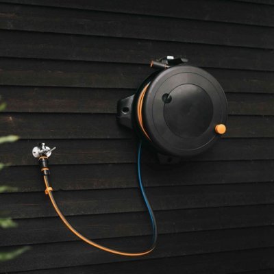 Fiskars buben s hadicí Solid L, 13 mm (1/2”), dosah 31,5 m