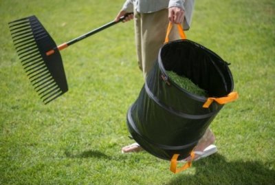 Fiskars skládací zahradní koš Solid, 56 l