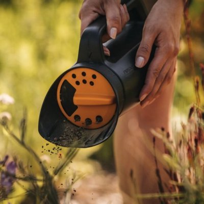 Fiskars ruční sypač Solid