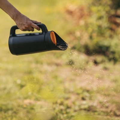 Fiskars ruční sypač Solid