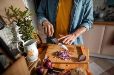 Fiskars střední kuchařský nůž Functional Form 17 cm