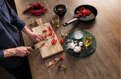 Fiskars střední kuchařský nůž Hard Edge 17 cm