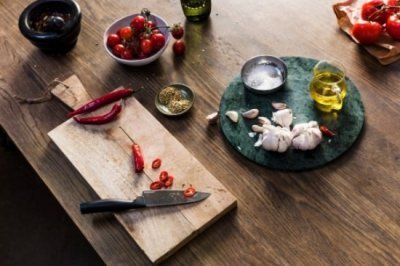 Fiskars malý kuchařský nůž Hard Edge 14 cm