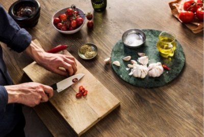 Fiskars malý kuchařský nůž Hard Edge 14 cm
