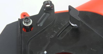 Odsávací kryt se sací tryskou pro úhlové brusky 115-125mm MAR-POL M04105