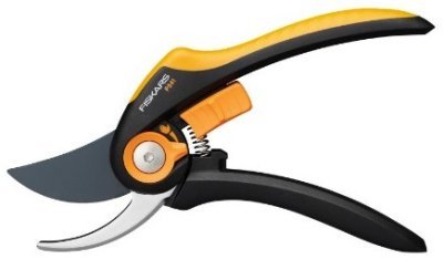 Fiskars dvoučepelové zahradní nůžky Plus P541