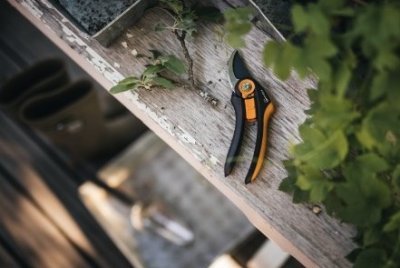 Fiskars dvoučepelové zahradní nůžky Plus P541