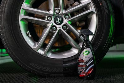Turtle Wax Hybrid Solutions - ochrana pneumatik, 680ml