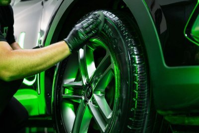 Turtle Wax Hybrid Solutions - ochrana pneumatik, 680ml