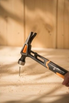 Fiskars tesařské kladivo XL 20oz/15,5"