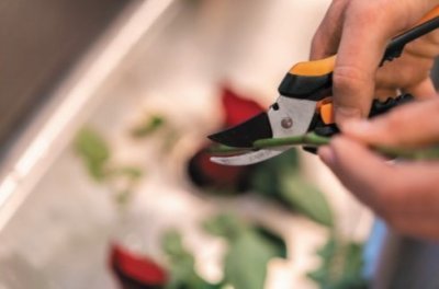 Fiskars nůžky na květiny SP14