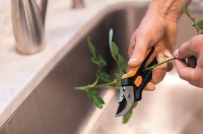 Fiskars nůžky na květiny SP14