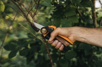 Fiskars jednočepelové zahradní nůžky X-series P941