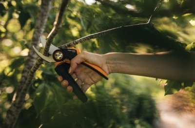 Fiskars dvoučepelové zahradní nůžky X-series (L) P961