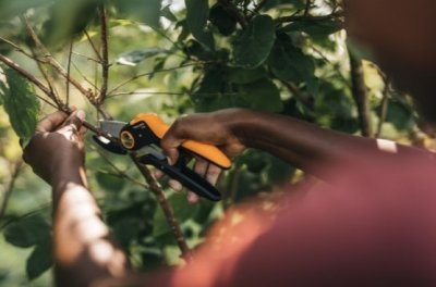 Fiskars jednočepelové zahradní nůžky Plus P741
