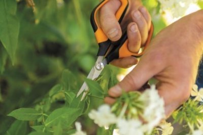 Fiskars nůžky na květiny SP15
