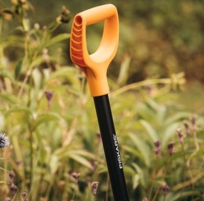 Fiskars rovný rýč Solid