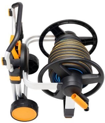 Fiskars buben XL manuální s kolečky, dosah 20 m