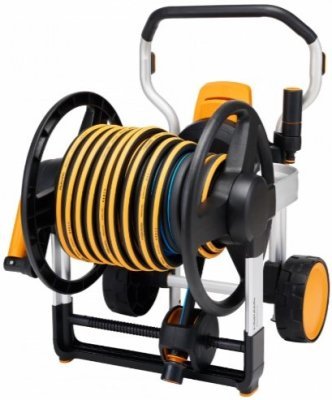 Fiskars buben XL manuální s kolečky, dosah 20 m