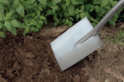 Fiskars teleskopický rovný rýč Xact