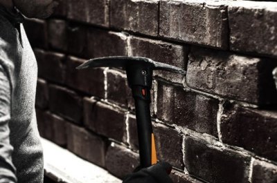 Fiskars krumpáč malý IsoCore S
