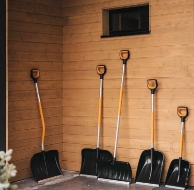 Fiskars hrablo na sníh X-series Roller