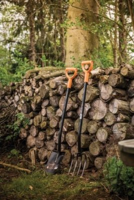 Fiskars špičatý rýč Solid